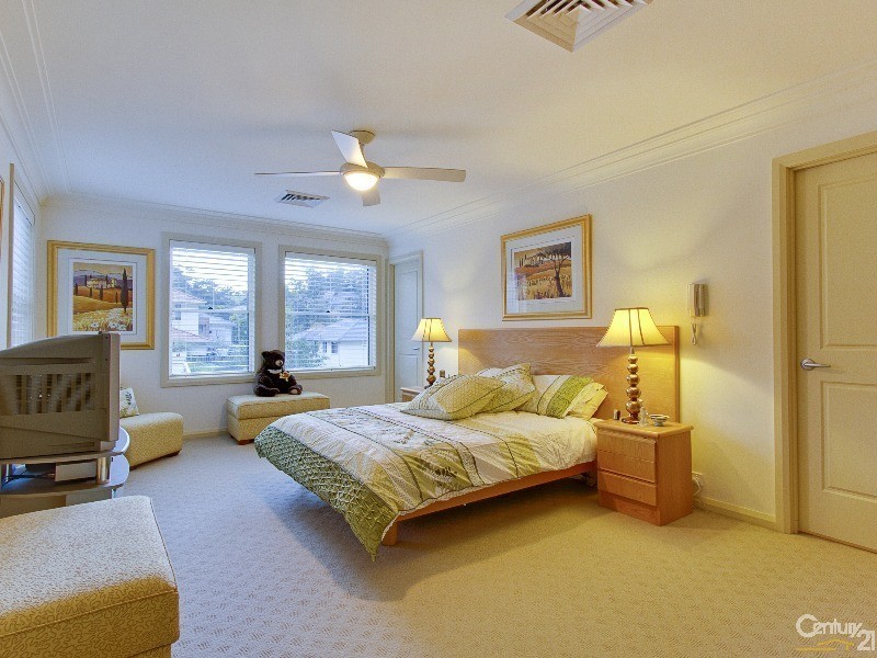 8 Government Farm Cres, Castle Hill NSW 2154