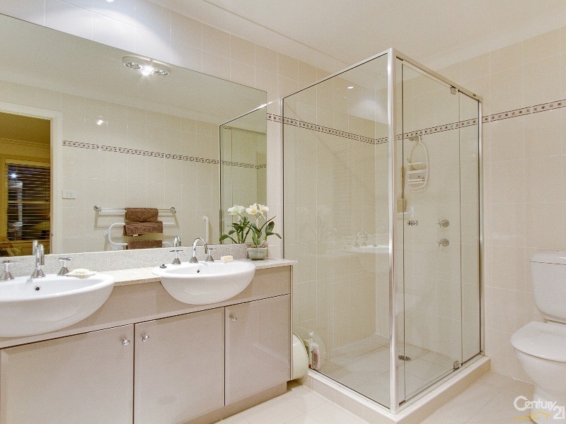 8 Government Farm Cres, Castle Hill NSW 2154