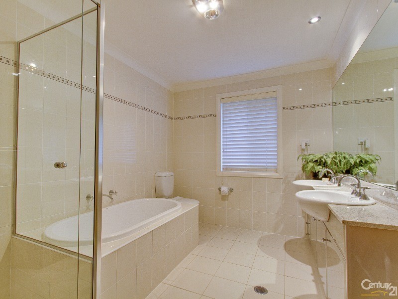 8 Government Farm Cres, Castle Hill NSW 2154