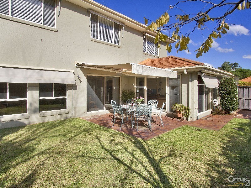 8 Government Farm Cres, Castle Hill NSW 2154