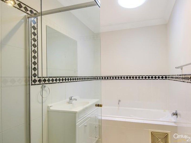 25 Jacqui Circ, Bella Vista NSW 2153