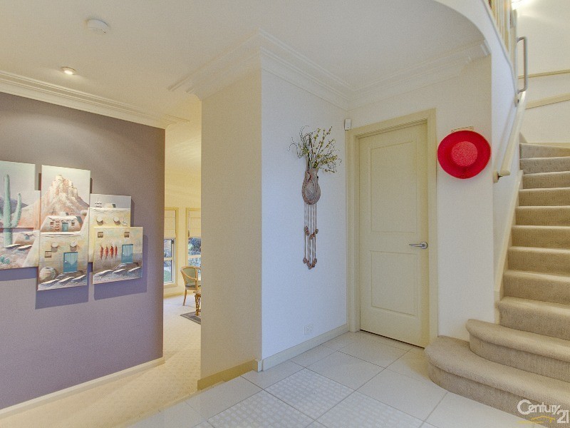 8 Government Farm Cres, Castle Hill NSW 2154