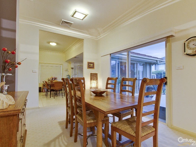 8 Government Farm Cres, Castle Hill NSW 2154