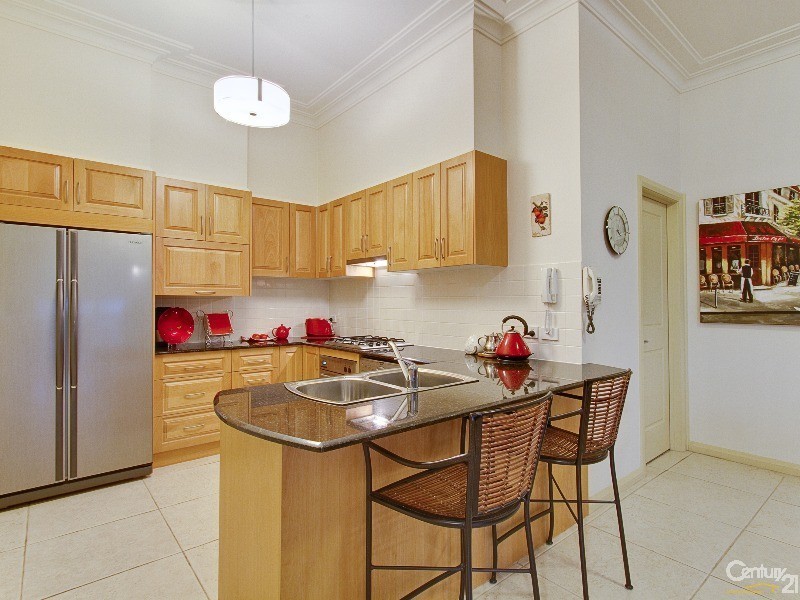 8 Government Farm Cres, Castle Hill NSW 2154