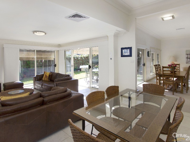 8 Government Farm Cres, Castle Hill NSW 2154