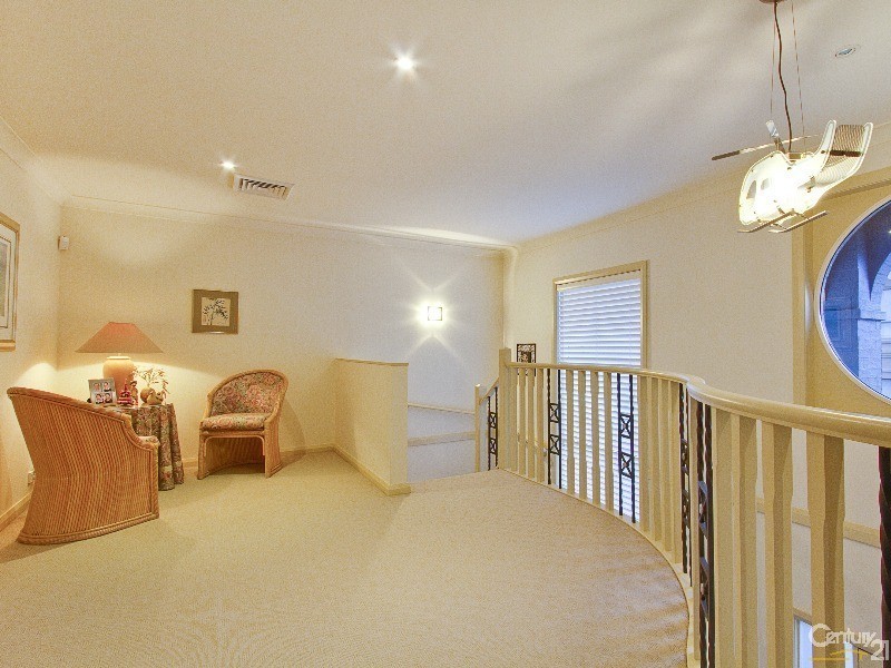 8 Government Farm Cres, Castle Hill NSW 2154