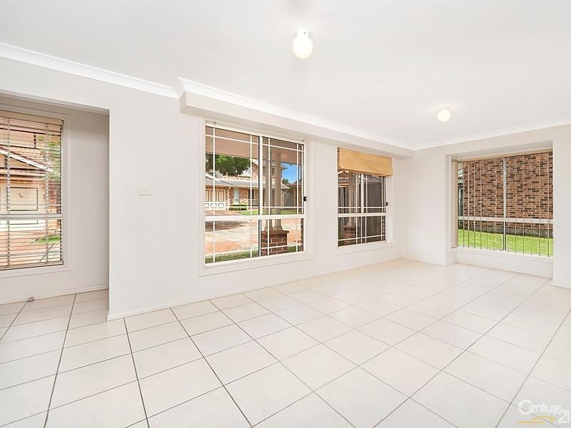 1/16 Reycroft Ave, Quakers Hill NSW 2763