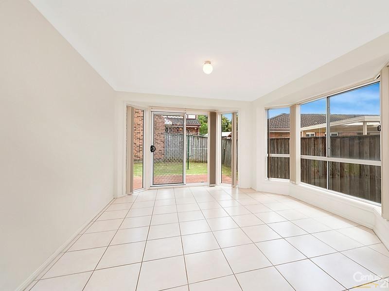 1/16 Reycroft Ave, Quakers Hill NSW 2763