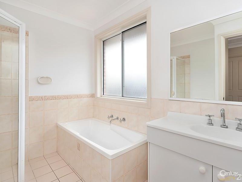 1/16 Reycroft Ave, Quakers Hill NSW 2763