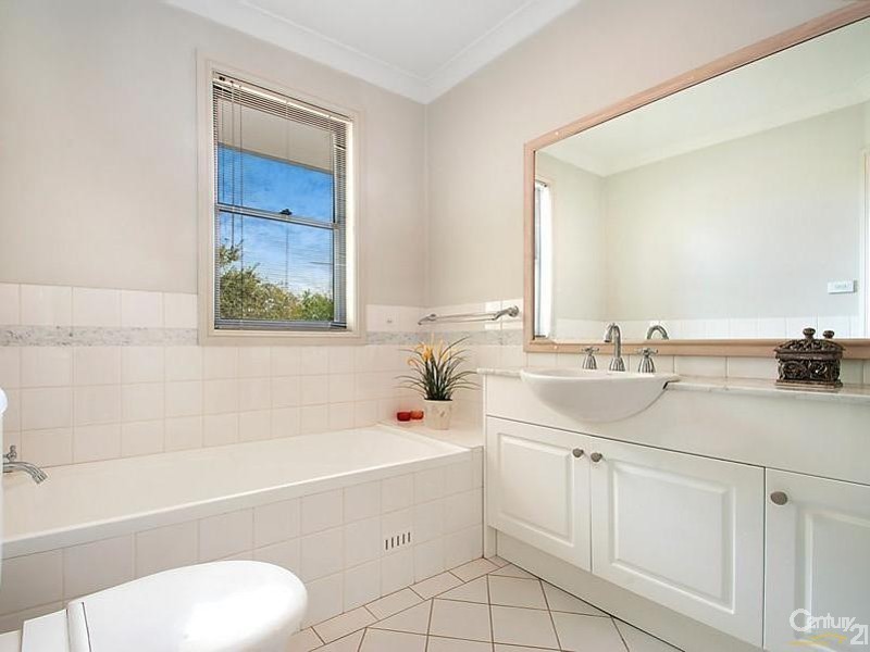 13 Goldfinch Crescent, Bella Vista NSW 2153