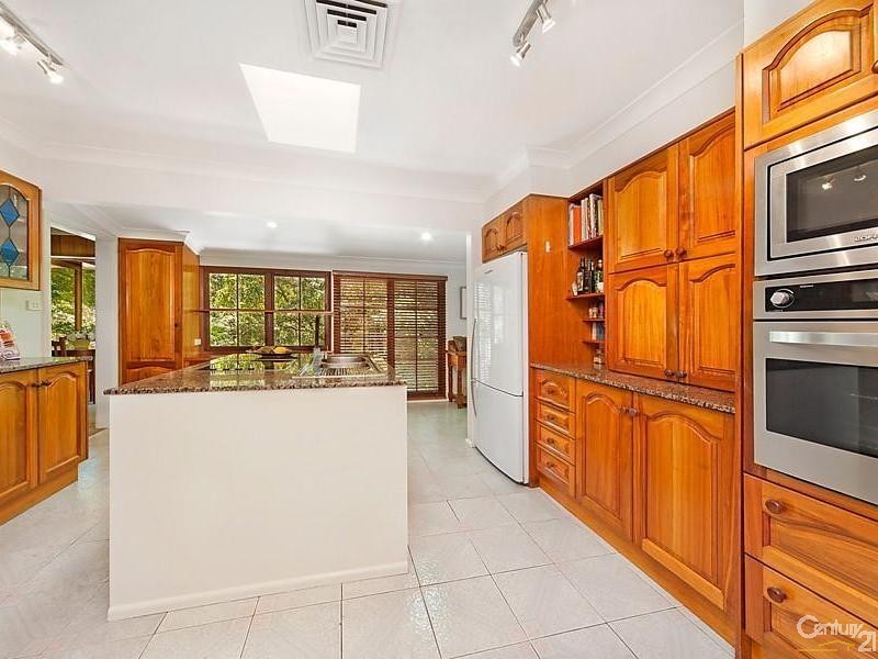 10 Greenvale Pl, Castle Hill NSW 2154