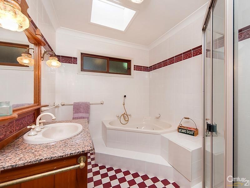 10 Greenvale Pl, Castle Hill NSW 2154