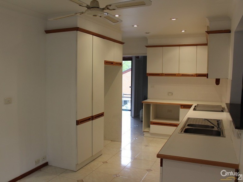 3 Kira Ave, Northmead NSW 2152