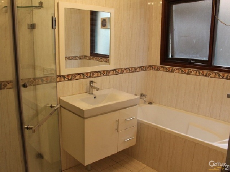 3 Kira Ave, Northmead NSW 2152