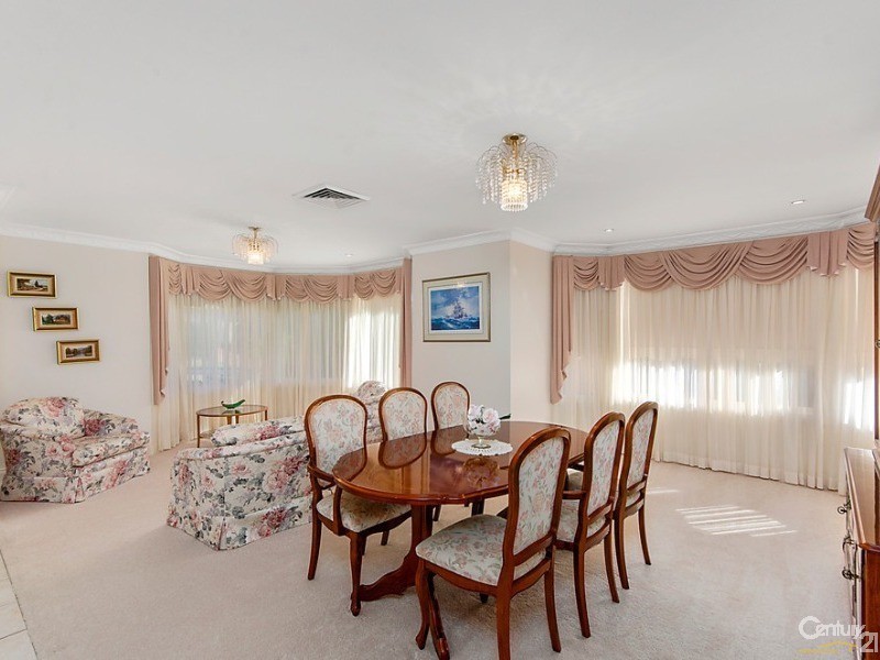 4 Kinnard Way, Kellyville NSW 2155