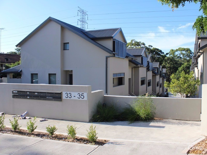 2/33-35 Windermere Ave, Northmead NSW 2152