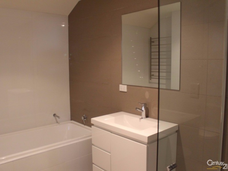 2/33-35 Windermere Ave, Northmead NSW 2152