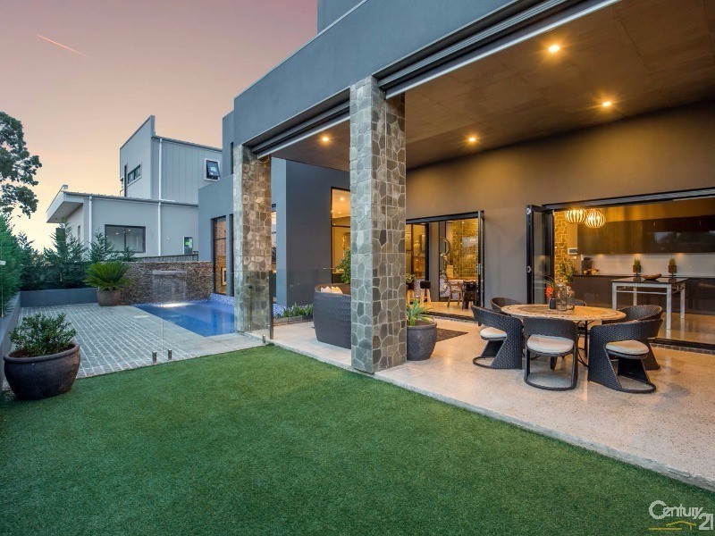 104 Edgewater Drive, Bella Vista NSW 2153