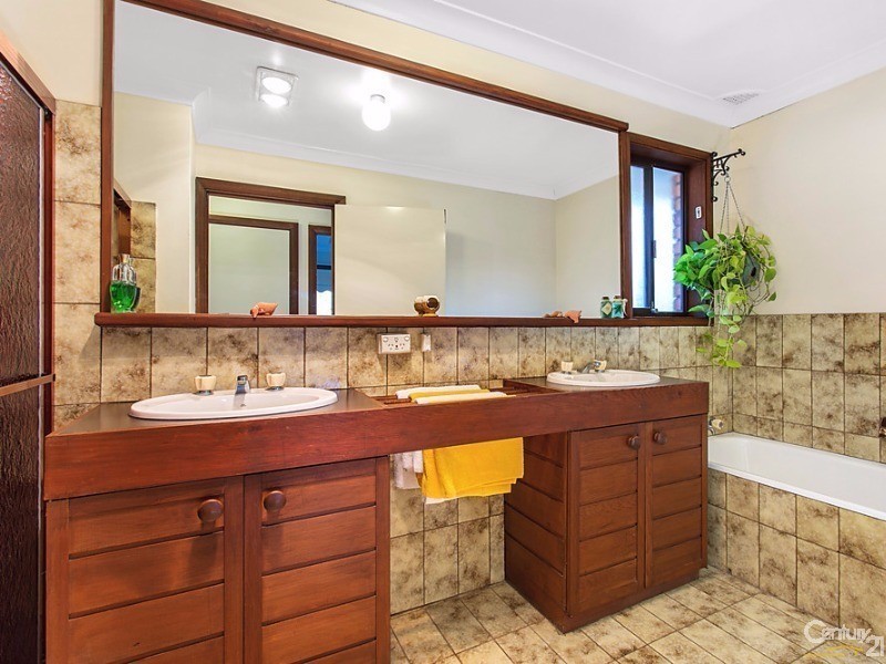 8 Paxton Cres, Cherrybrook NSW 2126