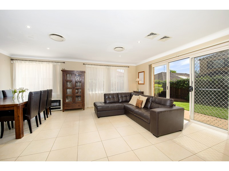 8 Redgum Crescent, Beaumont Hills NSW 2155