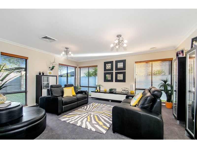 92 James Mileham Drive, Kellyville NSW 2155