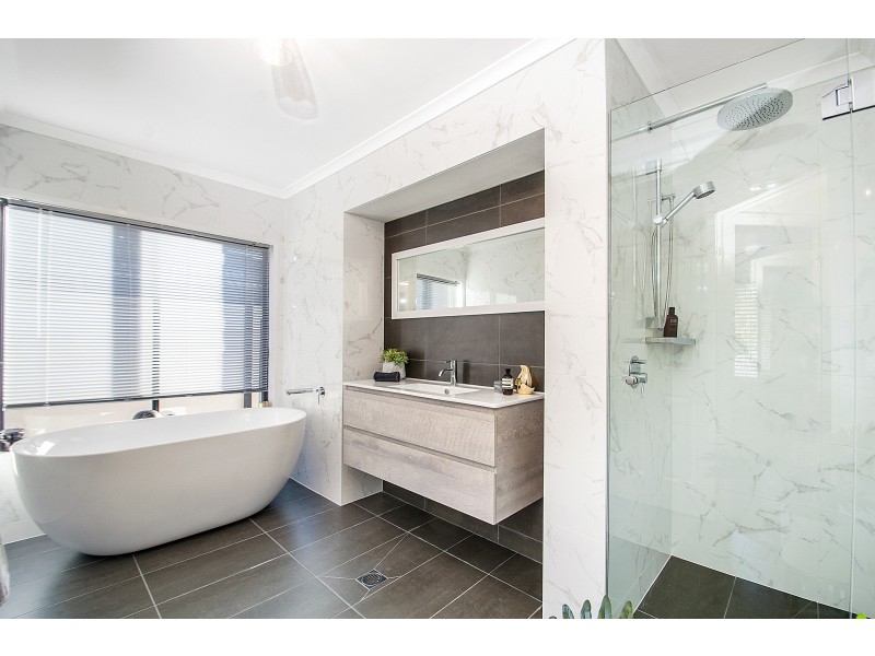 92 James Mileham Drive, Kellyville NSW 2155