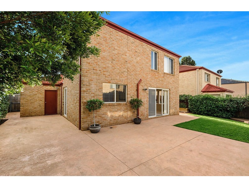 8 Redgum Crescent, Beaumont Hills NSW 2155