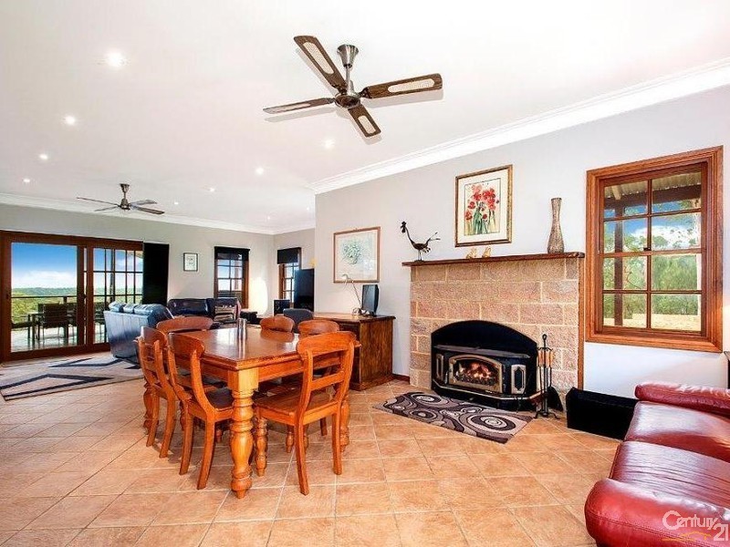 16 River Road, Sackville North NSW 2756