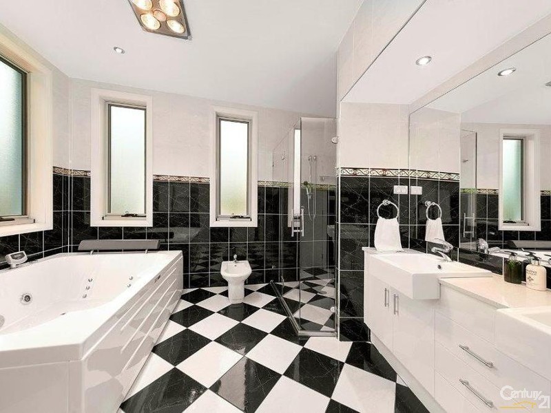 72 Edgewater Drive, Bella Vista NSW 2153