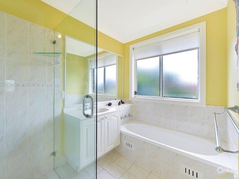 4 Angourie Court, Dural NSW 2158