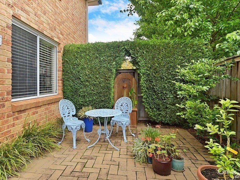 4 Angourie Court, Dural NSW 2158