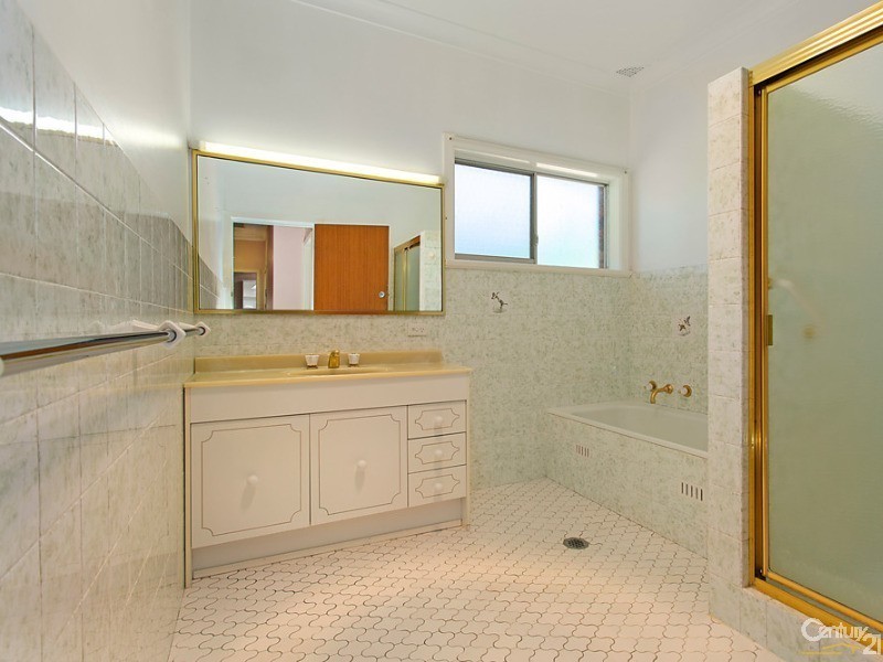 25 Lisa Cres, Castle Hill NSW 2154