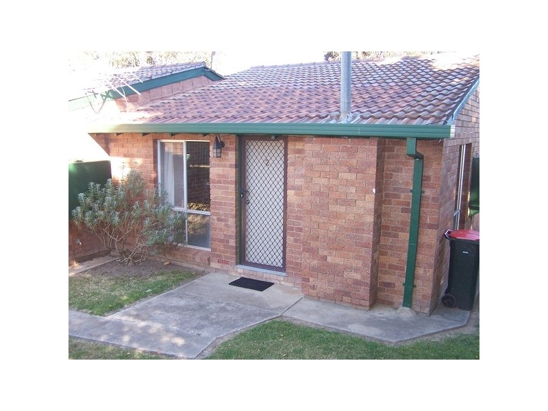 2/6 WENDO STREET, Armidale NSW 2350