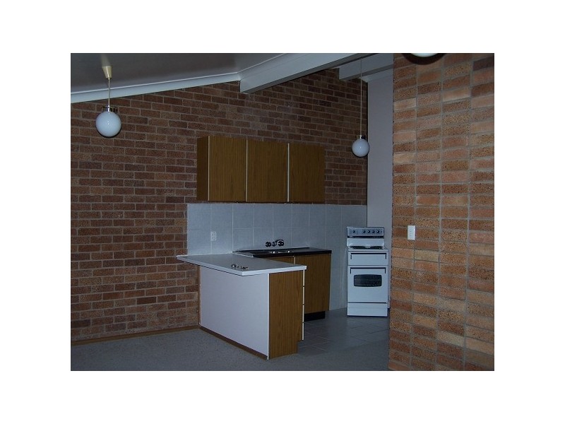 2/6 WENDO STREET, Armidale NSW 2350