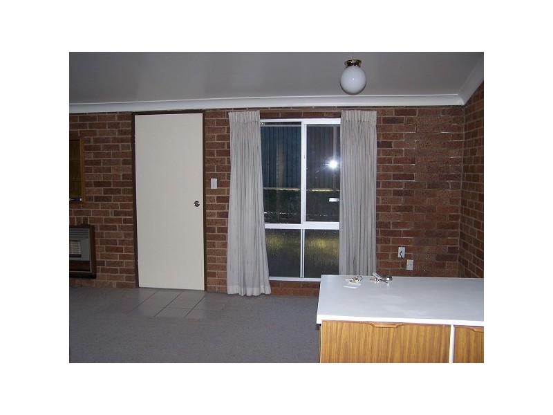 2/6 WENDO STREET, Armidale NSW 2350