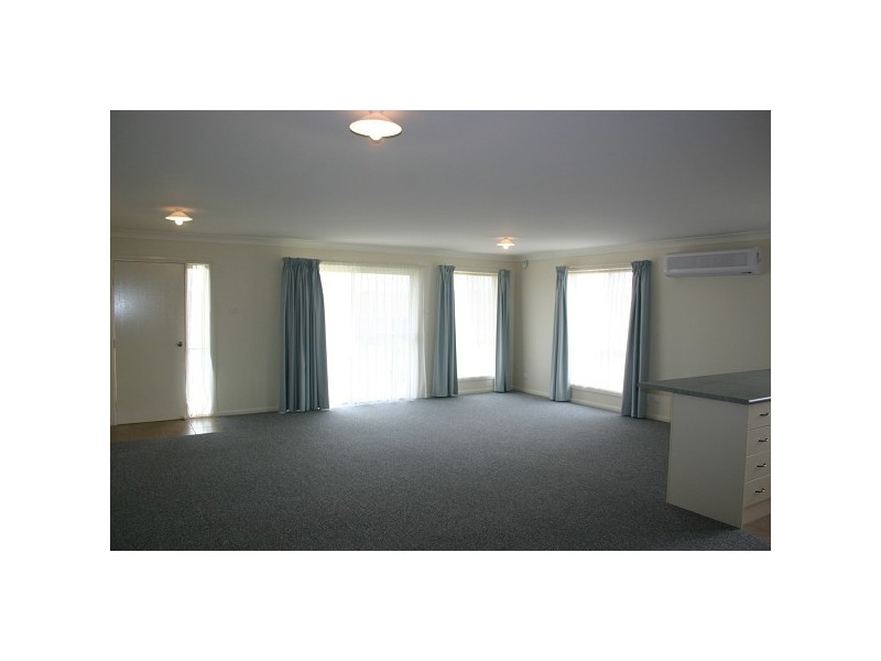 2/14 CONNINGDALE CRESCENT, Armidale NSW 2350