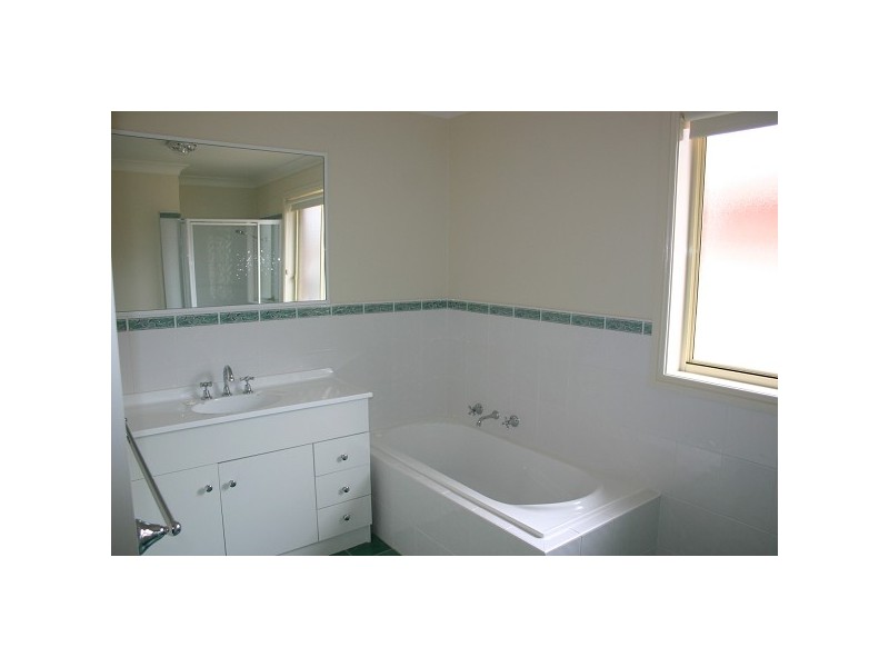 2/14 CONNINGDALE CRESCENT, Armidale NSW 2350