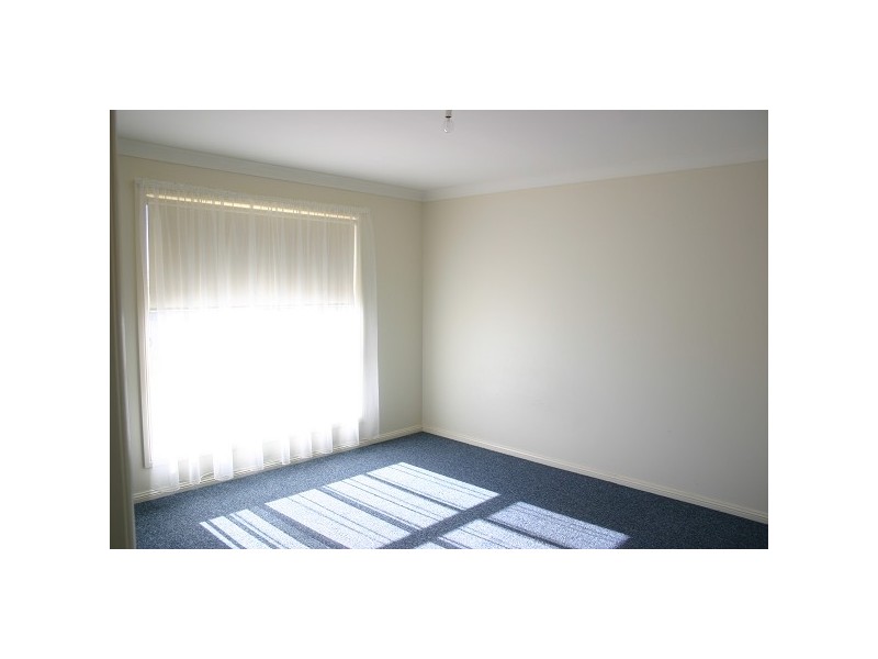 2/16 CONNINGDALE CRESCENT, Armidale NSW 2350