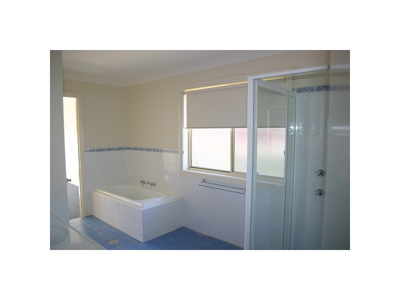 2/16 CONNINGDALE CRESCENT, Armidale NSW 2350
