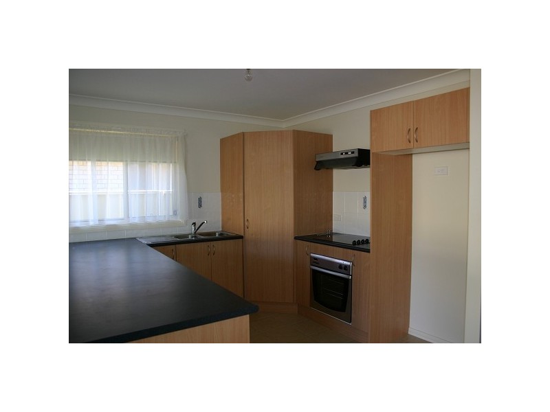 2/16 CONNINGDALE CRESCENT, Armidale NSW 2350