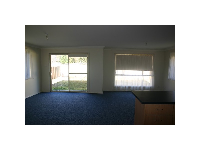 2/16 CONNINGDALE CRESCENT, Armidale NSW 2350