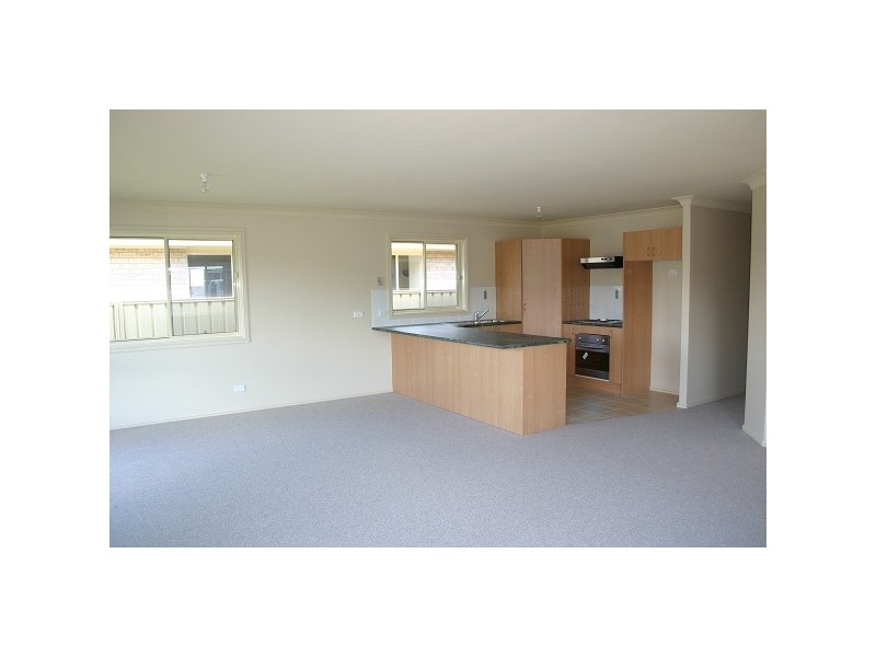 1/15 CONNINGDALE CRESCENT, Armidale NSW 2350