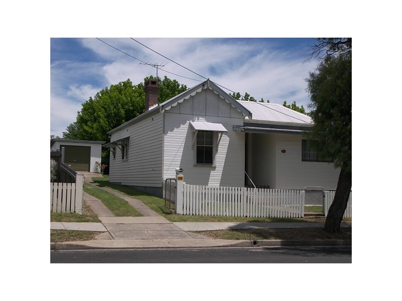 108 MARKHAM STREET, Armidale NSW 2350