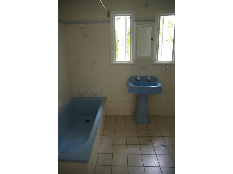 8 QUINN AVENUE, Armidale NSW 2350