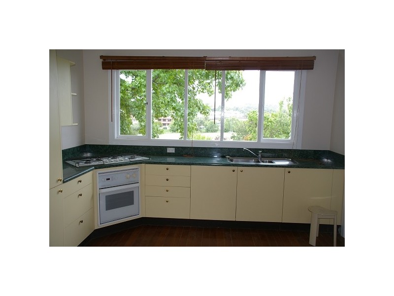 8 QUINN AVENUE, Armidale NSW 2350