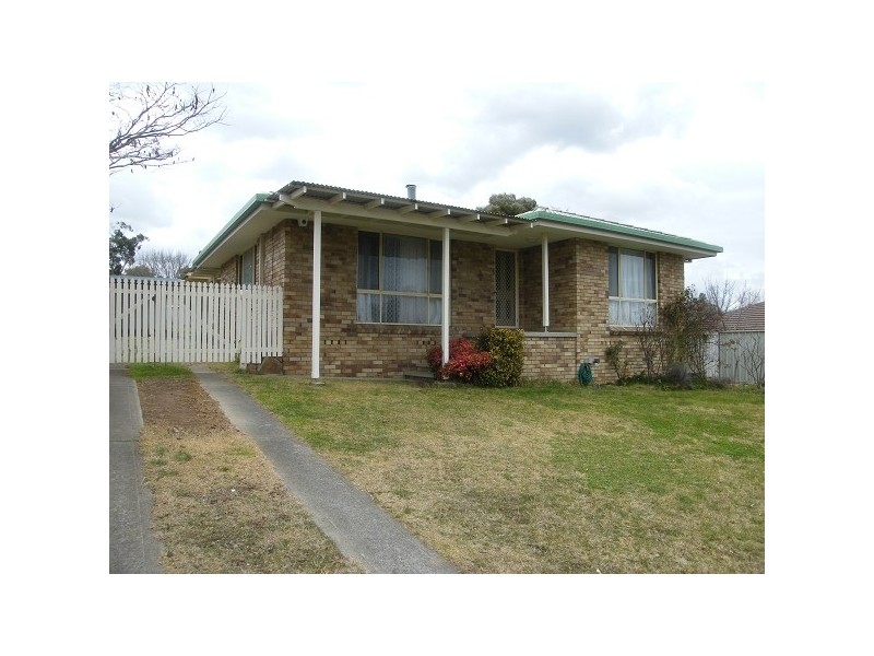 13 VERNA CLOSE, Armidale NSW 2350