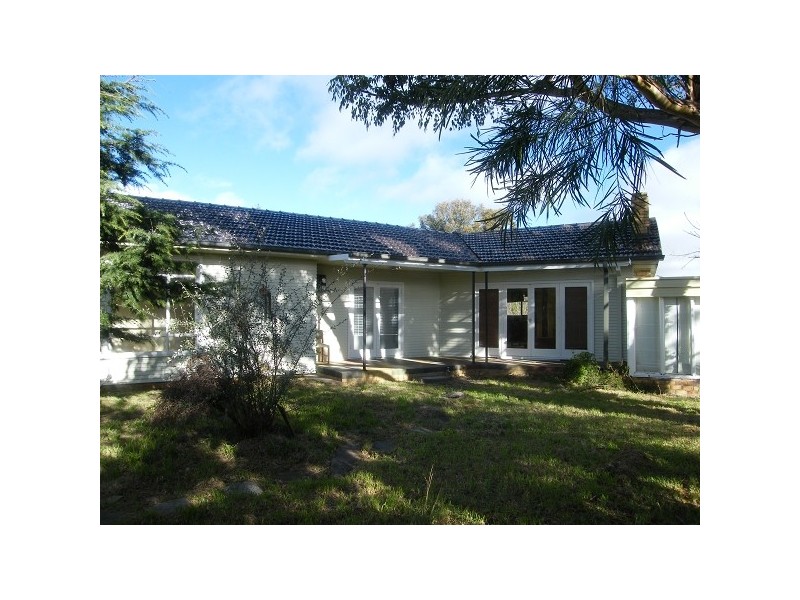 230 CANAMBE STREET, Armidale NSW 2350