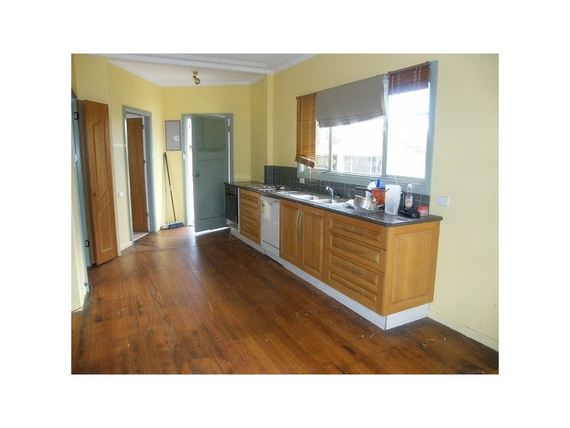 230 CANAMBE STREET, Armidale NSW 2350