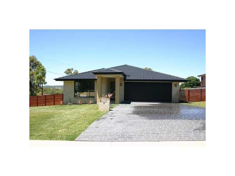 4 McCarthy Crescent, Armidale NSW 2350