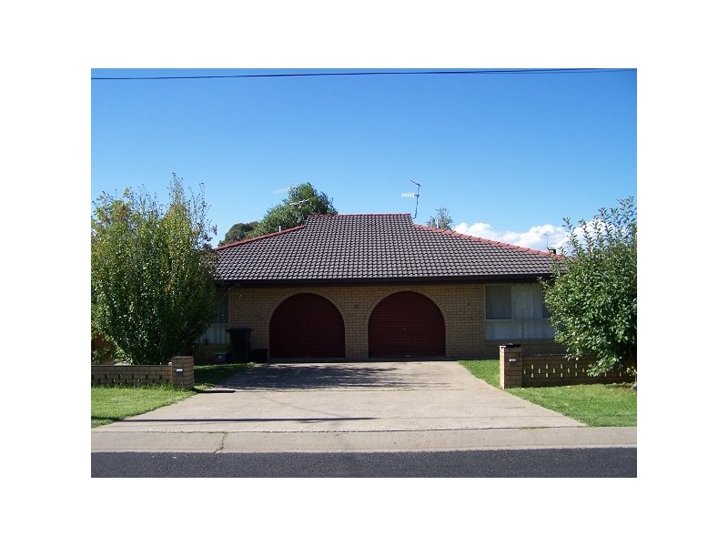 1/17 NAUGHTEN AVENUE, Armidale NSW 2350